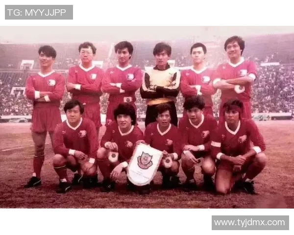 足球明星初恋情缘揭晓是否已步入婚姻殿堂的最新消息与动态